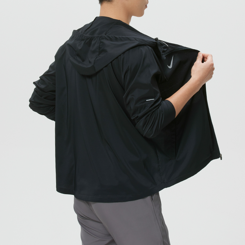 Męska kurtka sportowa Nike do  – Running Gear Jacket recenzja i cena