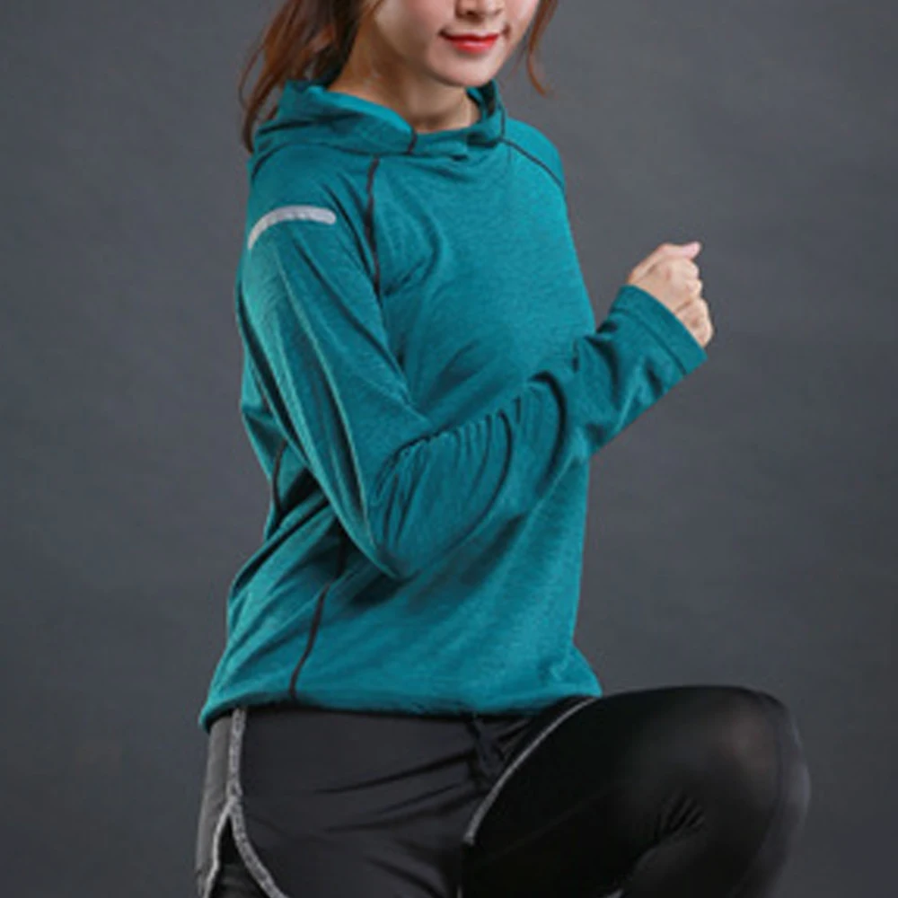 Nowe bluzy z kapturem i kurtki – Running Gear Jacket recenzja i cena